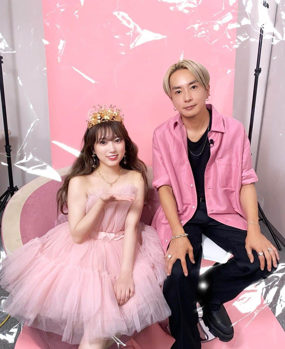 奈良裕也のインスタグラム：「💕IVEのREIさんがミューズを務める韓国コスメブランド「PEACH C」が日本上陸❗️  この度、韓国コスメ「PEACH C」🍑の 日本アンバサダーに矢吹奈子さんと一緒に就任しました✨ 本日の記者会見ではコスメを使ったヘアメイクshowも披露しました✨ @peachc_official_jp ブランドのアイテムを使用して“常に最先端で話題のメイク”を提案していきたいと思います お楽しみに💕 モデルさん2人　@mitsuki__shiina @kurumi_0125_  もありがとう〜💕 #peachc」