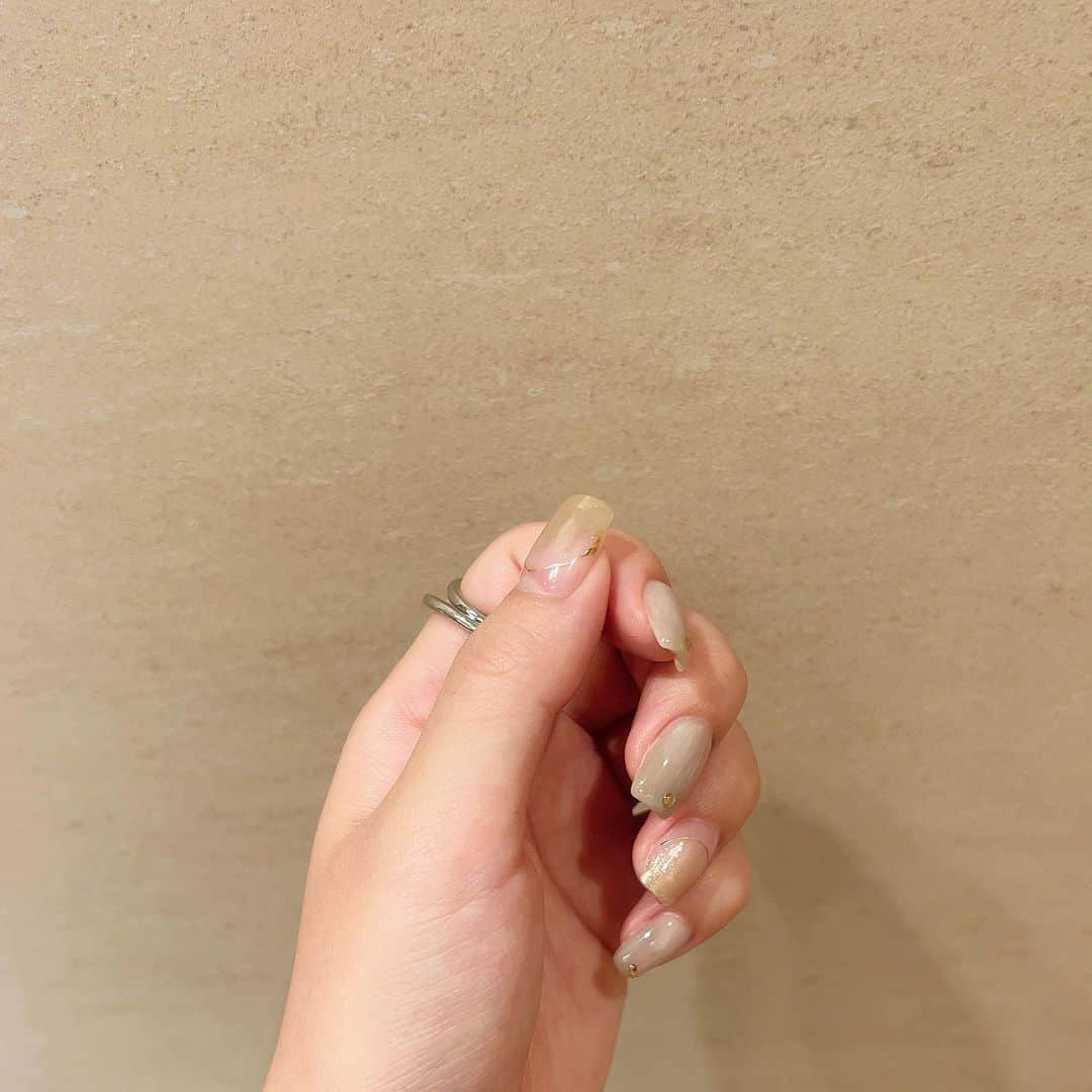 安原舞のインスタグラム：「new nail✨  #ネイル#nail#秋ネイル」
