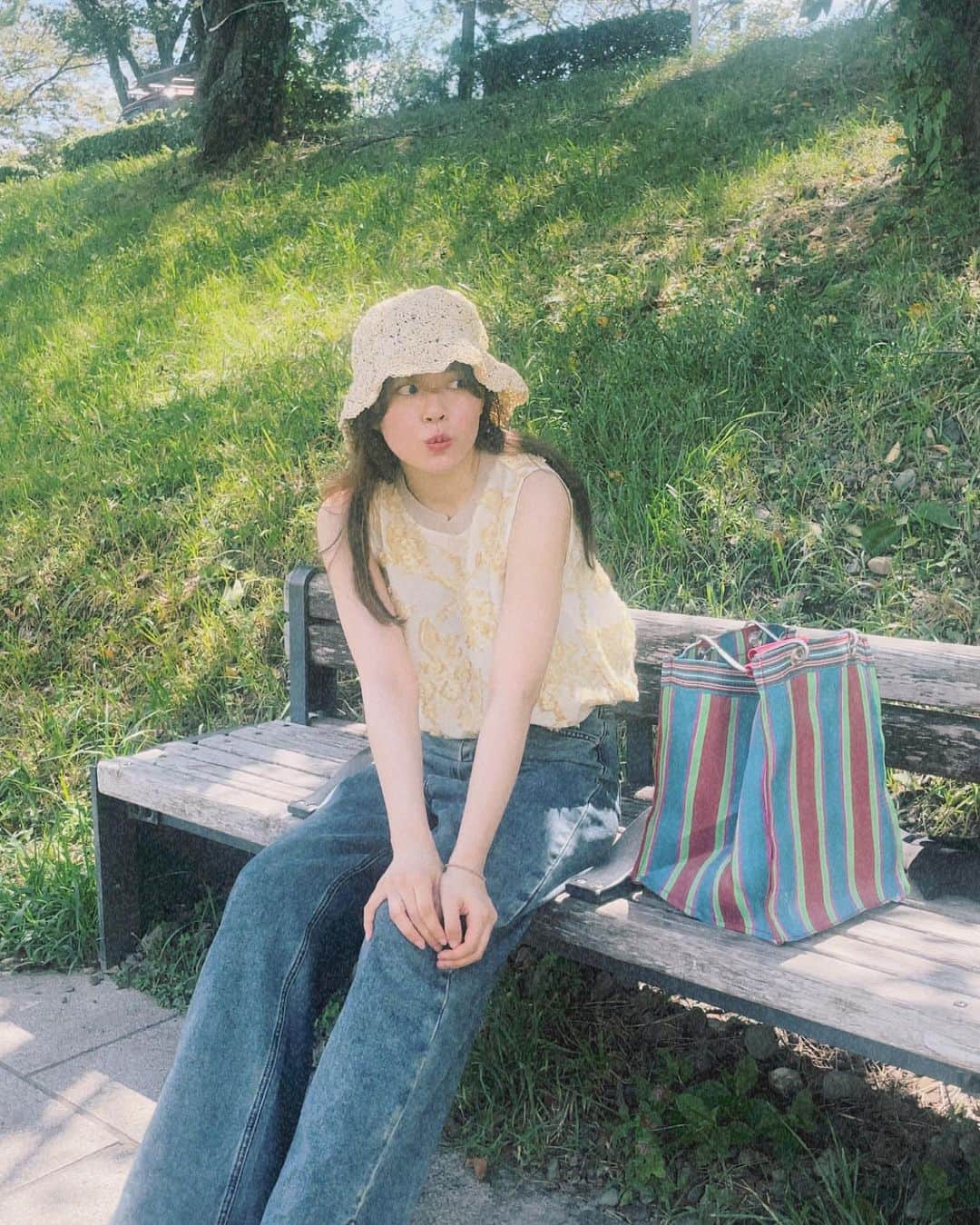 和歌子のインスタグラム：「picnic 🍎🐇」