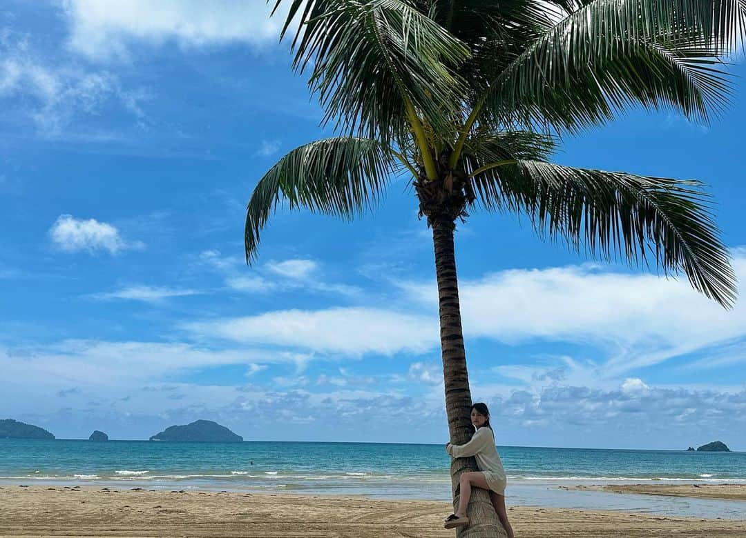 志保さんのインスタグラム写真 - (志保Instagram)「海は広いし大きいよなァ☝️  #palawanphilippines#elnido#philippines#liobeach」9月18日 21時23分 - shiho__official