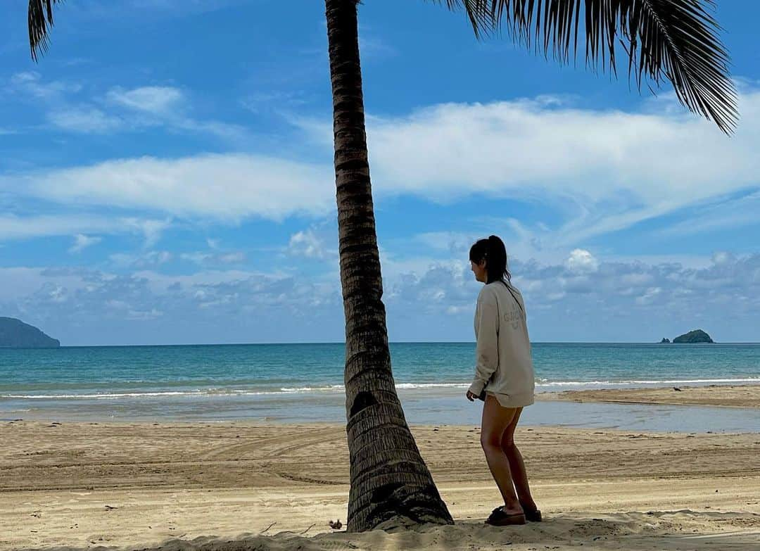 志保さんのインスタグラム写真 - (志保Instagram)「海は広いし大きいよなァ☝️  #palawanphilippines#elnido#philippines#liobeach」9月18日 21時23分 - shiho__official