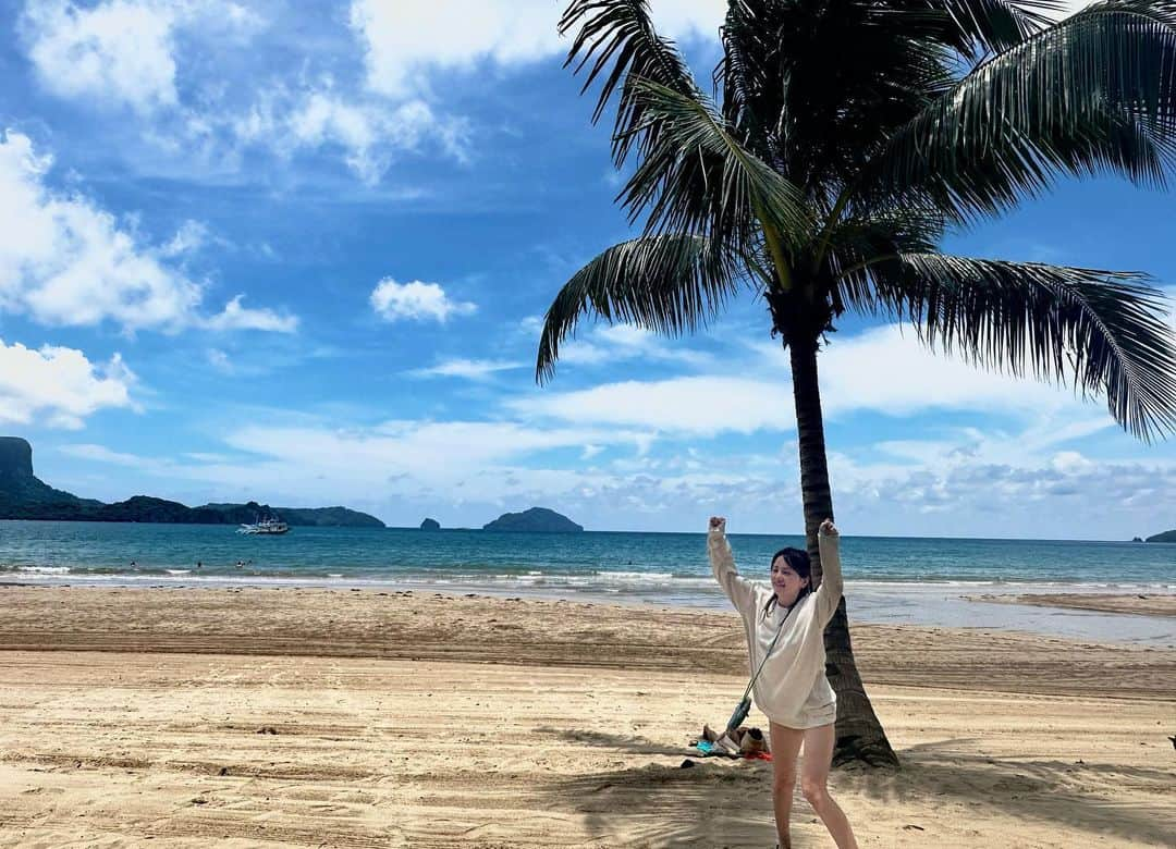 志保さんのインスタグラム写真 - (志保Instagram)「海は広いし大きいよなァ☝️  #palawanphilippines#elnido#philippines#liobeach」9月18日 21時23分 - shiho__official