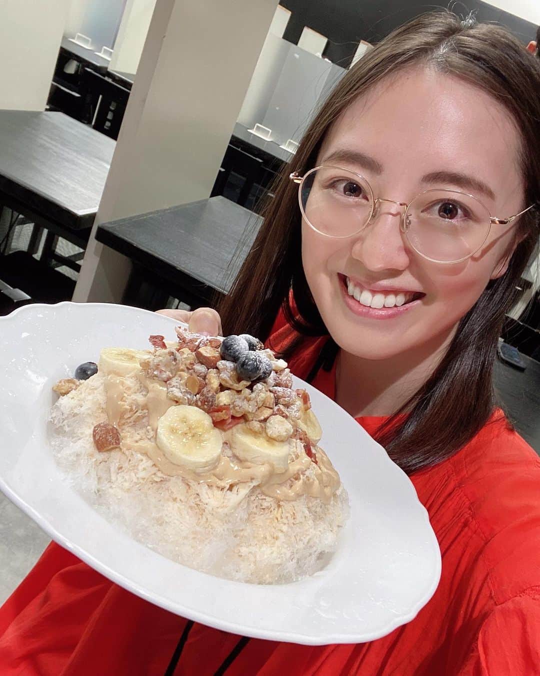沢井美優のインスタグラム：「今日もとっても幸せなきもち🥰🤍  仲間の幸せは私の幸せ〜✨  かき氷も食べれてさらに幸せ〜😍  #沢井はかき氷です #🍧  #かき氷 #かき氷大好き  #かき氷は人を幸せにする #🧡　 　 #笑顔溢れる毎日を  #明日もきっと素敵な一日 #🍀」
