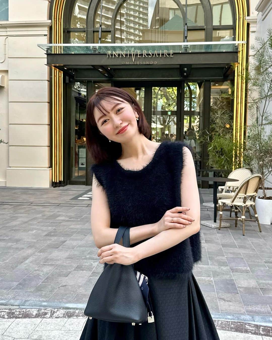 のインスタグラム：「. 🐈‍⬛🖤 久々のアフタヌーンティー🫖✨  サービスで可愛いラテもいただきました☕️💭  お洋服は少しずつ秋っぽく🍂♥️  秋モードになりたくてカラー変えたのですが分かりますか？🥹 少しカットもして前髪の幅も広げました💇🏻✨ いつもありがとうございます🩵 福ちゃんカラー @fukumototoshiya_freera  阿部さんカット @abe0106」
