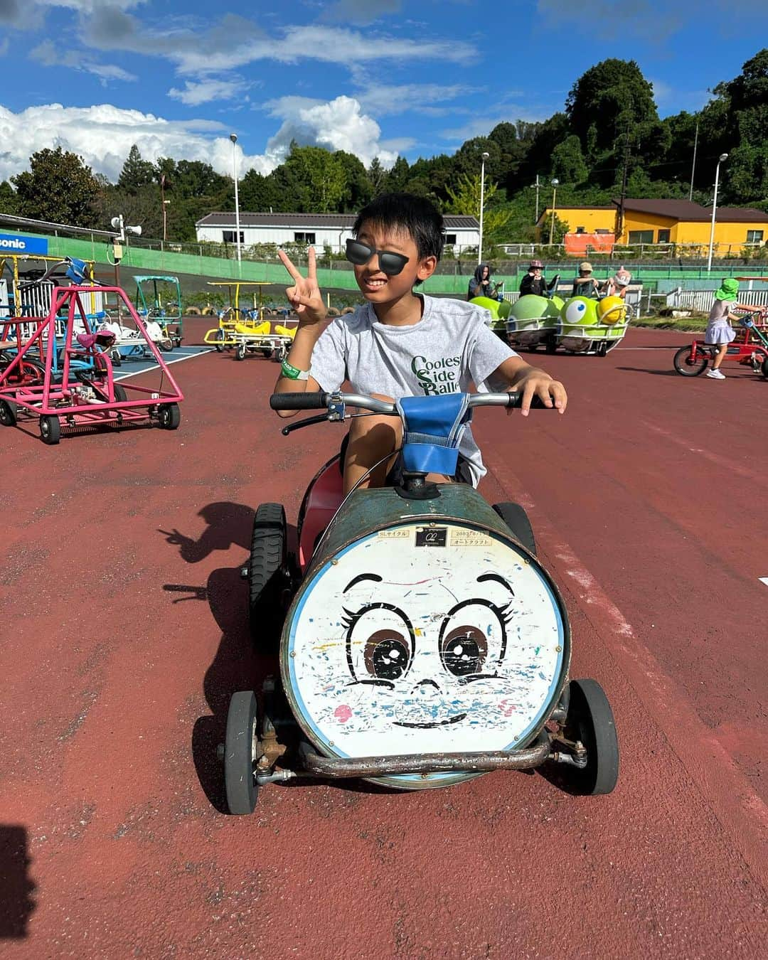 Hiromi Ｍaedaさんのインスタグラム写真 - (Hiromi ＭaedaInstagram)「３連休♡ 何気に初の関西サイクルスポーツセンターへ🚲 漕いで漕いで足が棒になりました笑  子供達と遊ぶのも体力いるな〜、 元気なうちに色々連れて行ったらなな〜って帰り道の会話👵🏻👴🏻笑  denim @louloustudio_paris #louloustudio bag @iacucci_jp #IACUCCI#イアクッチ belt @ca_ito.jpn #caito」9月18日 21時29分 - hiron953