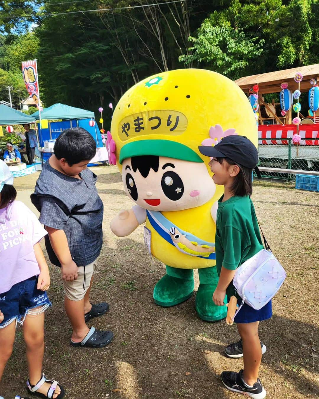 ふくしま組子『カナザワタテグ』さんのインスタグラム写真 - (ふくしま組子『カナザワタテグ』Instagram)「矢祭町中石井区の 石井神社豊年祭は  四年ぶりとあって  町内外から 多数の方々が お出でくださいました  おかげさまで 無事に終えることが 出来ました  これは 中石井区の皆様 事業所の皆様からの ご寄付ご提供など  これ以上ない ご厚意の賜物であります  こどもたちをたのしませること  モチベーションは これにつきた次第です  お帰りの皆様の笑顔が 私たちにとって 何よりの褒美でした  心より御礼申し上げます  私たちは ２０年目 ３０年目と  続けられる体制を 整えております  また来年 中石井に遊びに来てくださいね  中石井青年會 会長　金澤良一 会　員　一　同  #中石井青年會 #石井神社豊年祭  #こども相撲大会  #矢祭町中石井 #矢祭町」9月18日 21時39分 - worlds_kumiko