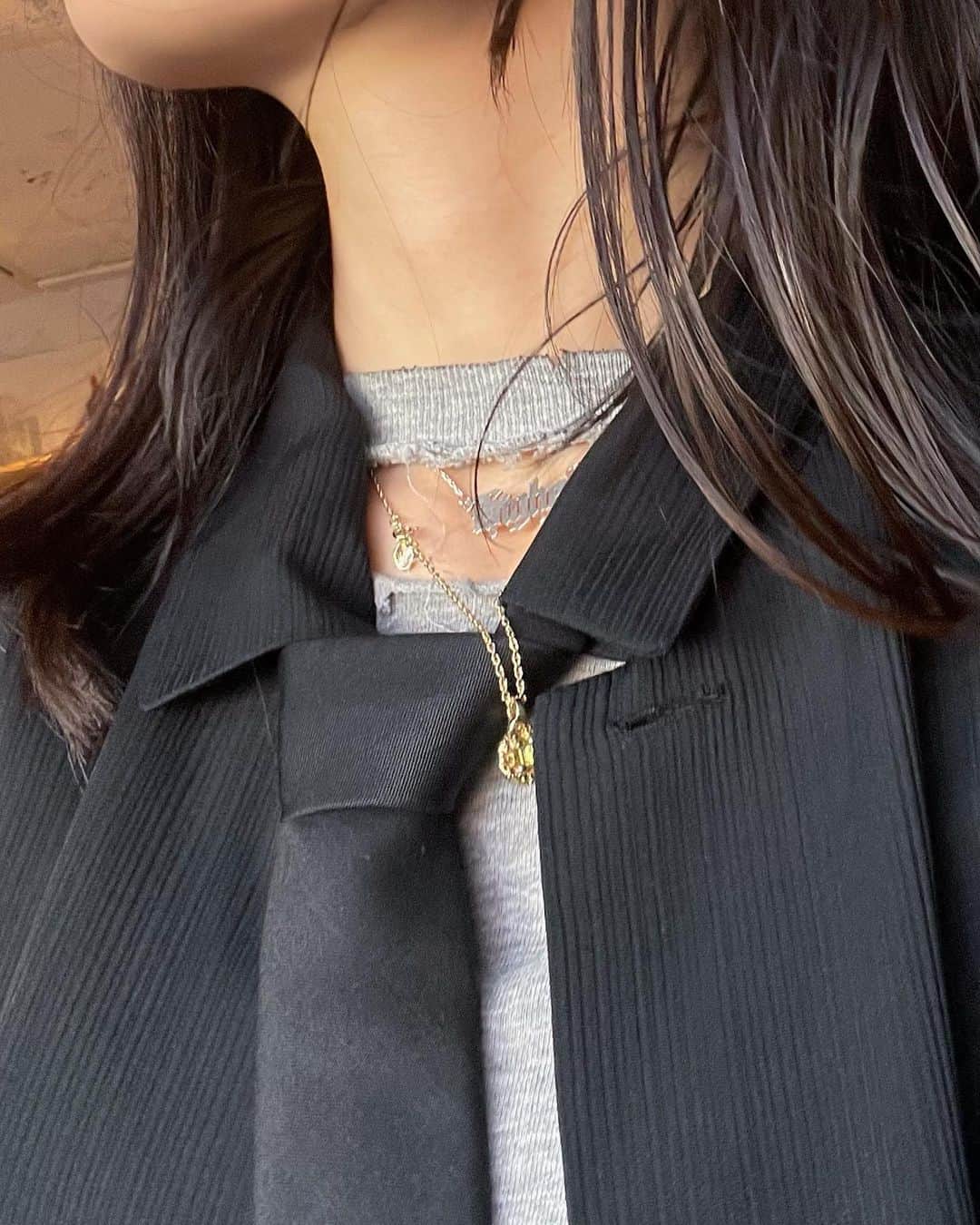 haru.さんのインスタグラム写真 - (haru.Instagram)「black tie by @maisonvalentino 🖤🧛🏻  今度はパキッと白シャツと合わせたい、  #valentie  #valentinoblacktie」9月18日 21時33分 - hahaharu777