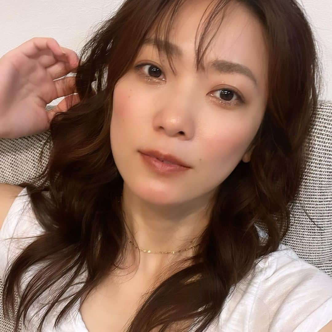 野木久美子さんのインスタグラム写真 - (野木久美子Instagram)「このアイメイクを再現したくても出来ない。 ただただ疲れた目になるんだよな〜😑 難しいぃ〜 メイクさんって本当すごいなとつくづく。。。  #メイク記録 #makeup」9月18日 21時36分 - nogikumigram