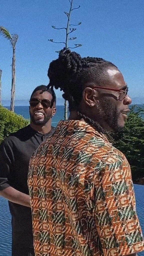 ディディのインスタグラム：「I’ve been blessed to work with incredible talent on this album. Me and my brother @BurnaBoyGram, we developed a brotherhood during quarantine. I Executive Produced his Grammy Award winning album Twice As Tall. I was telling him about how much I missed Kim. I played him some music and this is what he sang to it…  THE LOVE ALBUM : OFF THE GRID, THE #1 R&B ALBUM IN THE COUNTRY!    STREAMING NOW ON ALL MUSIC PLATFORMS」