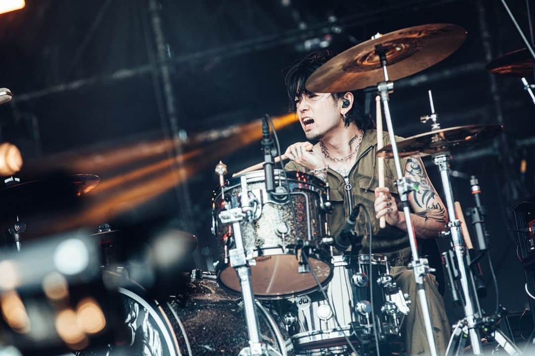 Katsuma さんのインスタグラム写真 - (Katsuma Instagram)「WILD BUNCH FEST. 2023🔥🔥🔥  Photos by @__tpwbo   #coldrain #wbf #ワイバン」9月18日 21時48分 - katsuma_drums