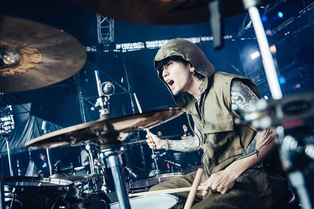 Katsuma さんのインスタグラム写真 - (Katsuma Instagram)「WILD BUNCH FEST. 2023🔥🔥🔥  Photos by @__tpwbo   #coldrain #wbf #ワイバン」9月18日 21時48分 - katsuma_drums