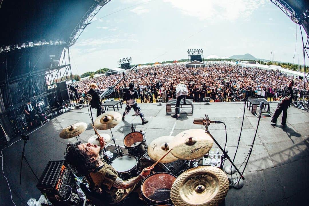 Katsuma さんのインスタグラム写真 - (Katsuma Instagram)「WILD BUNCH FEST. 2023🔥🔥🔥  Photos by @__tpwbo   #coldrain #wbf #ワイバン」9月18日 21時48分 - katsuma_drums