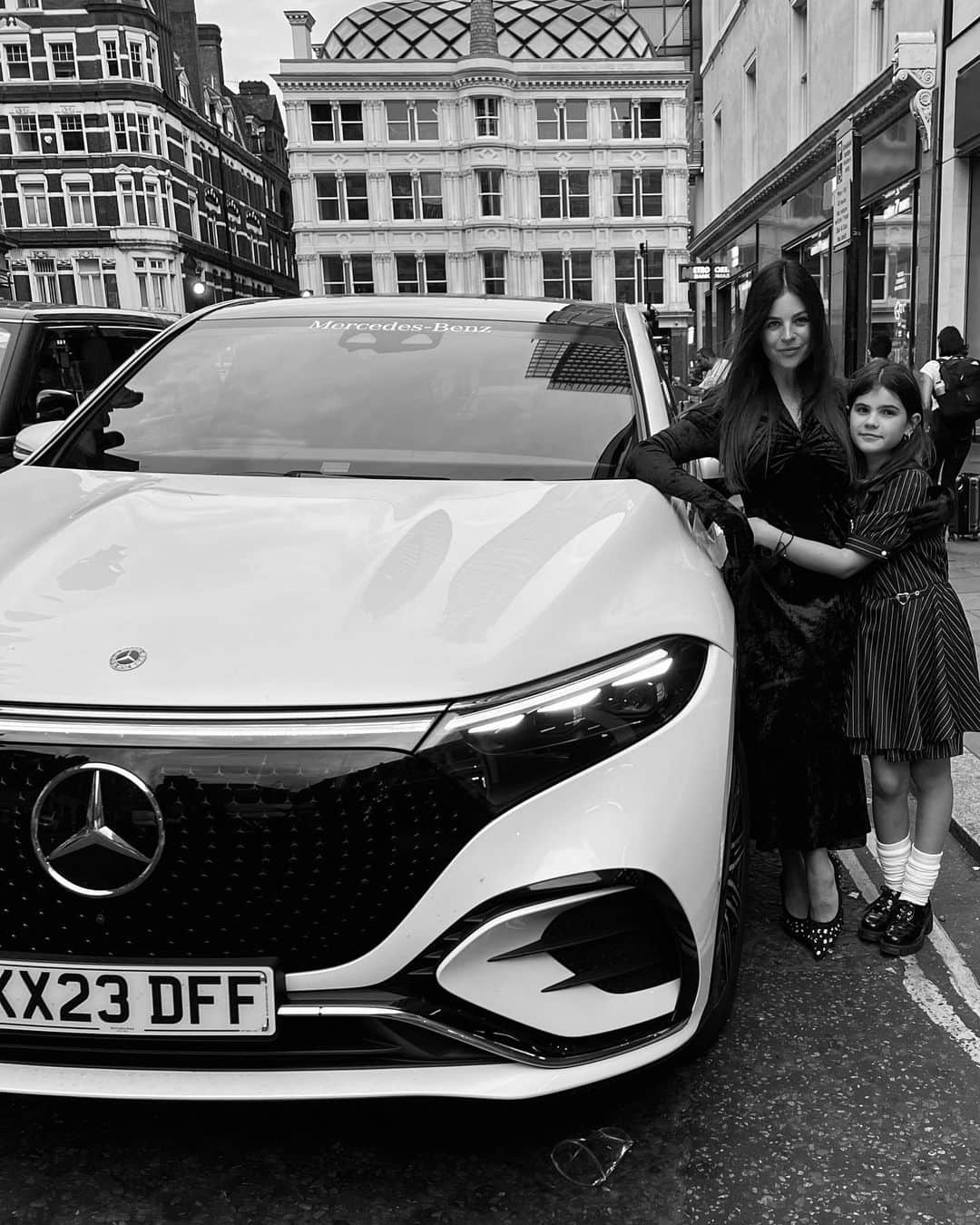 ジュリア・レストイン・ロイトフェルドさんのインスタグラム写真 - (ジュリア・レストイン・ロイトフェルドInstagram)「Day to Night with @mercedesbenzuk   Thank you for the ride 🖤 #mercedesbenzlfw #mercedesbenzpartner」9月18日 21時40分 - juliarestoinroitfeld