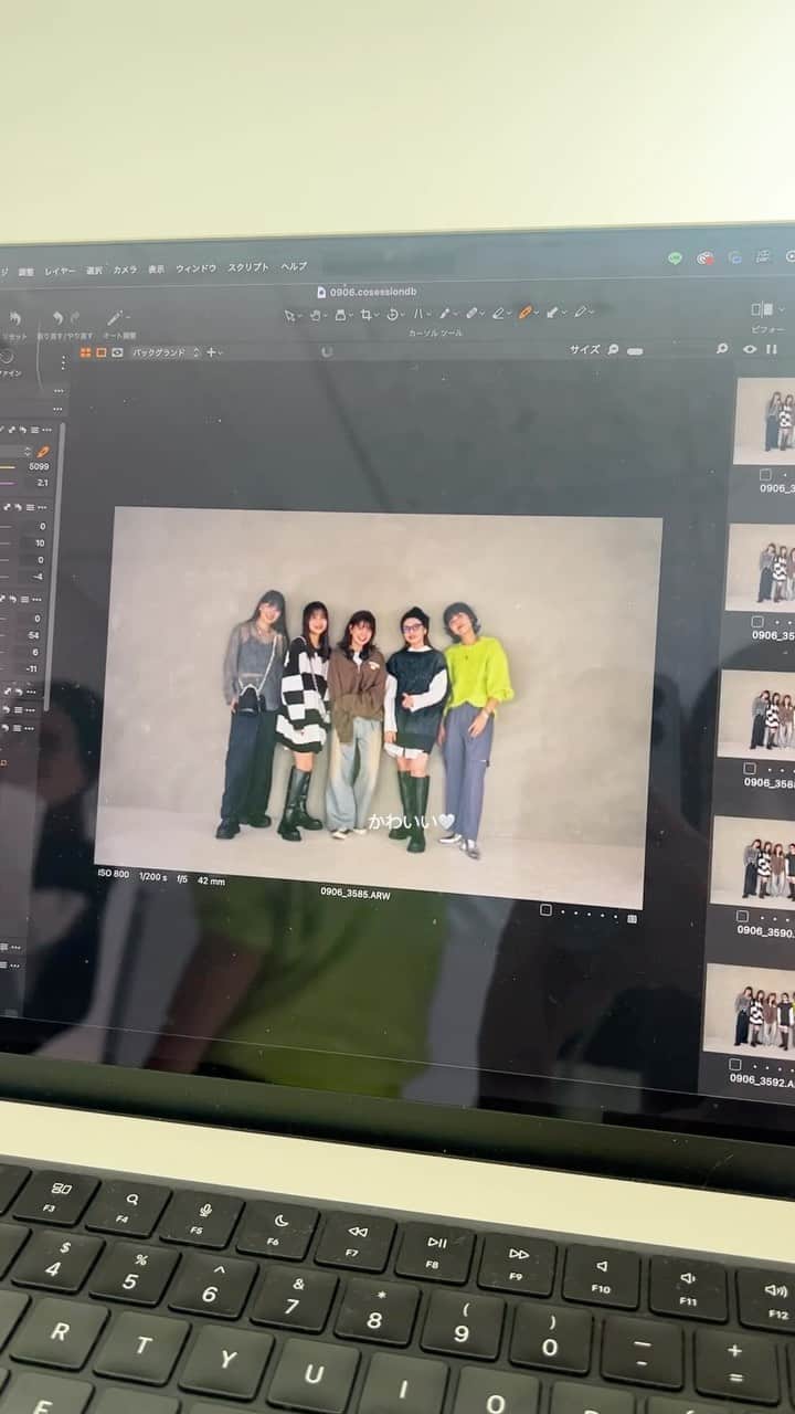 古屋美咲のインスタグラム：「スタッフプロデュース企画の撮影をした一日📷  可愛いみんなと可愛いプロデュースアイテムの楽しい撮影でした👩🏻‍💻 一日の思い出とオフショットを詰め込んだ動画🤳🏻(皆んなかわいいから見て)  予約開始は9/22(金)〜お楽しみに🤍 . . #vlog#日常vlog#アパレルスタッフ#ニットコーデ#秋コーデ」