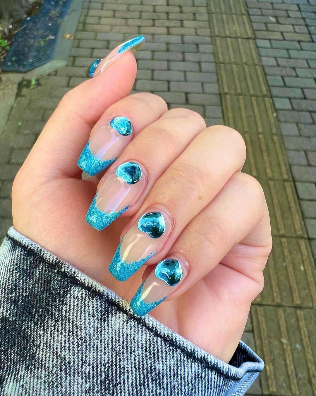 のインスタグラム：「🆕💅🏼🩵💜✨ #nail   8467ちゃんとお揃いネイルが ジェル➡️￥6580（込） スカルプ➡️¥10450  「8467ちゃんのネイルを見た❗️」で  でできちゃう！！！  ※オフ代別途  有効期限は10/２５マデ🩵」
