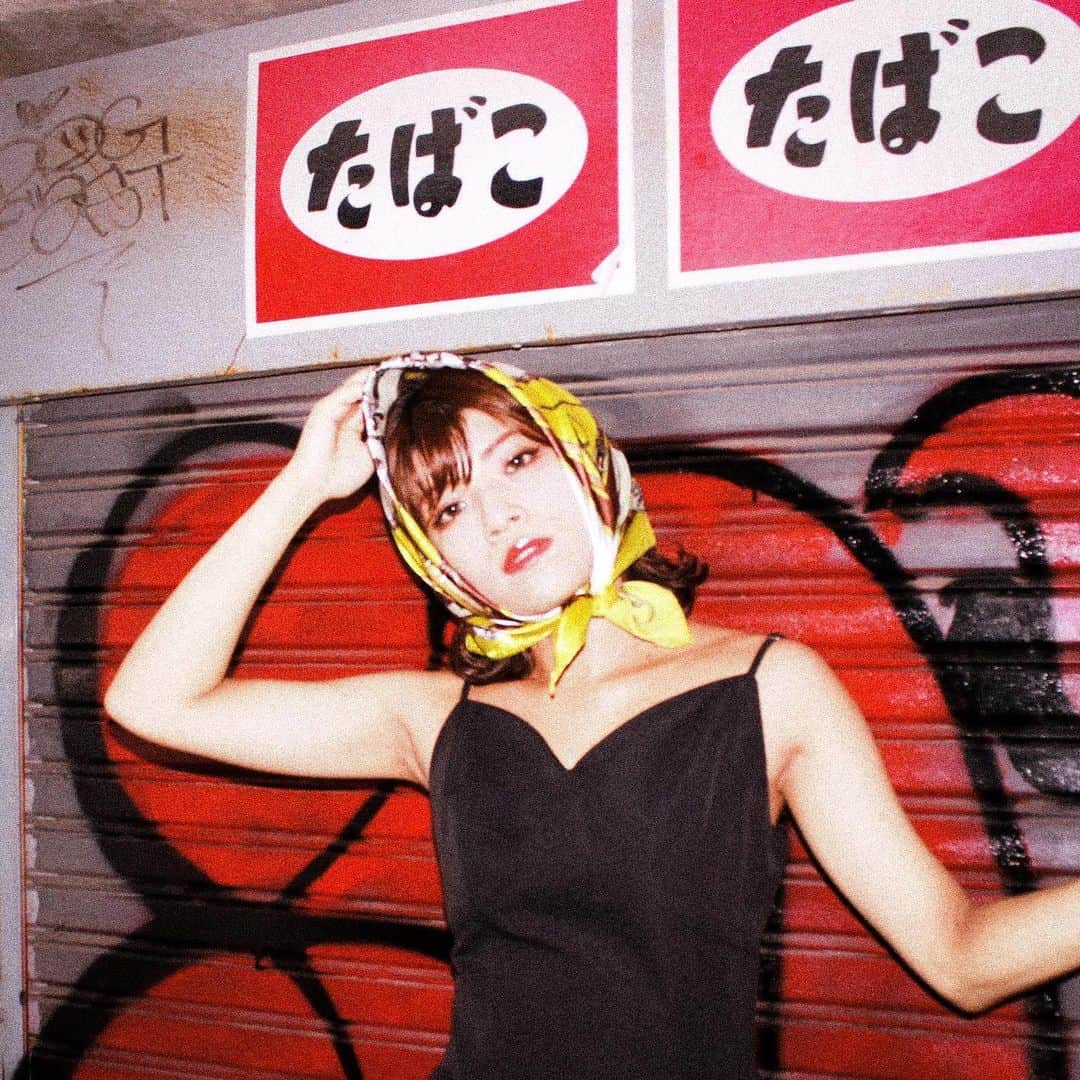 のインスタグラム：「久しぶりの作品撮り📸  ヘアメイクもコーデも撮影も大好きなみぎちゃんがしてくれました🌻  camera @happymg______2   #ポートレート #portrait  #作品撮り #下北沢 #model」