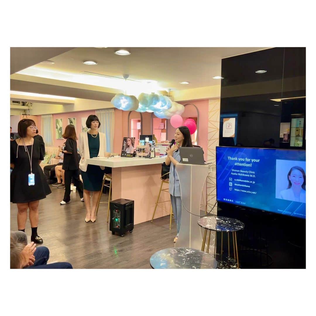 西川礼華さんのインスタグラム写真 - (西川礼華Instagram)「On the second day in Taiwan, I had the privilege of delivering a lecture to two prominent beauty chain clinics, Star Clinic and Vigor Clinic. We discussed our experiences in transitioning to the latest CoolSculpting technology and introducing VOLITE, sharing the initiatives we've undertaken in Japan.  It was truly inspiring to realize that we're not alone in our journey to standardize treatments and improve quality among chain clinics. The sensitivity towards complication management, given the large number of patients we see, resonated closely with my own experiences.  In the realm of chain clinic management, the ability to balance caution and progress is crucial. Through the Q&A session, I, too, learned valuable lessons.   台湾2日目は、台湾の美容チェーンクリニックとしてキーアカウントであるStar ClinicとVigor Clinicに向けた講演を行いました。 CoolSculptingの新旧切替えやVOLITEの導入にあたって我々が日本で行なった取り組みをシェアしながら、改めて、チェーンクリニックとして治療標準化と質の向上に試行錯誤しているのは我々だけではないということを知って、なんだか勇気づけられました。そして、多数の患者を見るからこそ合併症マネジメントについて敏感なところも、私の感覚と近く思いました。ブレーキとアクセルの判断がチェーンクリニックの経営において肝ですので、質疑応答を通じて私も学ばせていただきました。  #CoolSculptingelite #VOLITE #ComplicationManagement #ContinuousLearning #ClinicManagement #TaiwanTrip #Inspiration #ProfessionalGrowth #SBC #ayakanishikawa」9月18日 21時50分 - ayakanishikawa