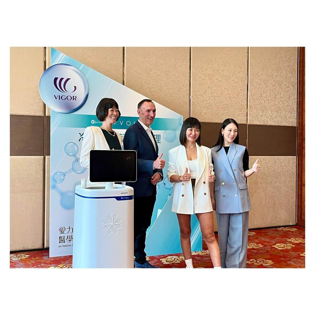 西川礼華さんのインスタグラム写真 - (西川礼華Instagram)「On the second day in Taiwan, I had the privilege of delivering a lecture to two prominent beauty chain clinics, Star Clinic and Vigor Clinic. We discussed our experiences in transitioning to the latest CoolSculpting technology and introducing VOLITE, sharing the initiatives we've undertaken in Japan.  It was truly inspiring to realize that we're not alone in our journey to standardize treatments and improve quality among chain clinics. The sensitivity towards complication management, given the large number of patients we see, resonated closely with my own experiences.  In the realm of chain clinic management, the ability to balance caution and progress is crucial. Through the Q&A session, I, too, learned valuable lessons.   台湾2日目は、台湾の美容チェーンクリニックとしてキーアカウントであるStar ClinicとVigor Clinicに向けた講演を行いました。 CoolSculptingの新旧切替えやVOLITEの導入にあたって我々が日本で行なった取り組みをシェアしながら、改めて、チェーンクリニックとして治療標準化と質の向上に試行錯誤しているのは我々だけではないということを知って、なんだか勇気づけられました。そして、多数の患者を見るからこそ合併症マネジメントについて敏感なところも、私の感覚と近く思いました。ブレーキとアクセルの判断がチェーンクリニックの経営において肝ですので、質疑応答を通じて私も学ばせていただきました。  #CoolSculptingelite #VOLITE #ComplicationManagement #ContinuousLearning #ClinicManagement #TaiwanTrip #Inspiration #ProfessionalGrowth #SBC #ayakanishikawa」9月18日 21時50分 - ayakanishikawa