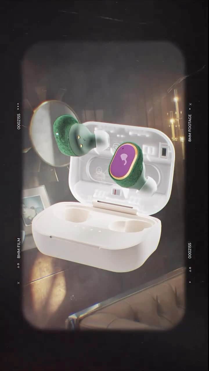 Skullcandy Japanのインスタグラム：「Haze Grind 🍃 限定コレクション🌿  イヤホンは本物の葉っぱみたいな質感🍃  いつも持ち歩くイヤホンもおしゃれに高音質で毎日をハッピーに♫💀」