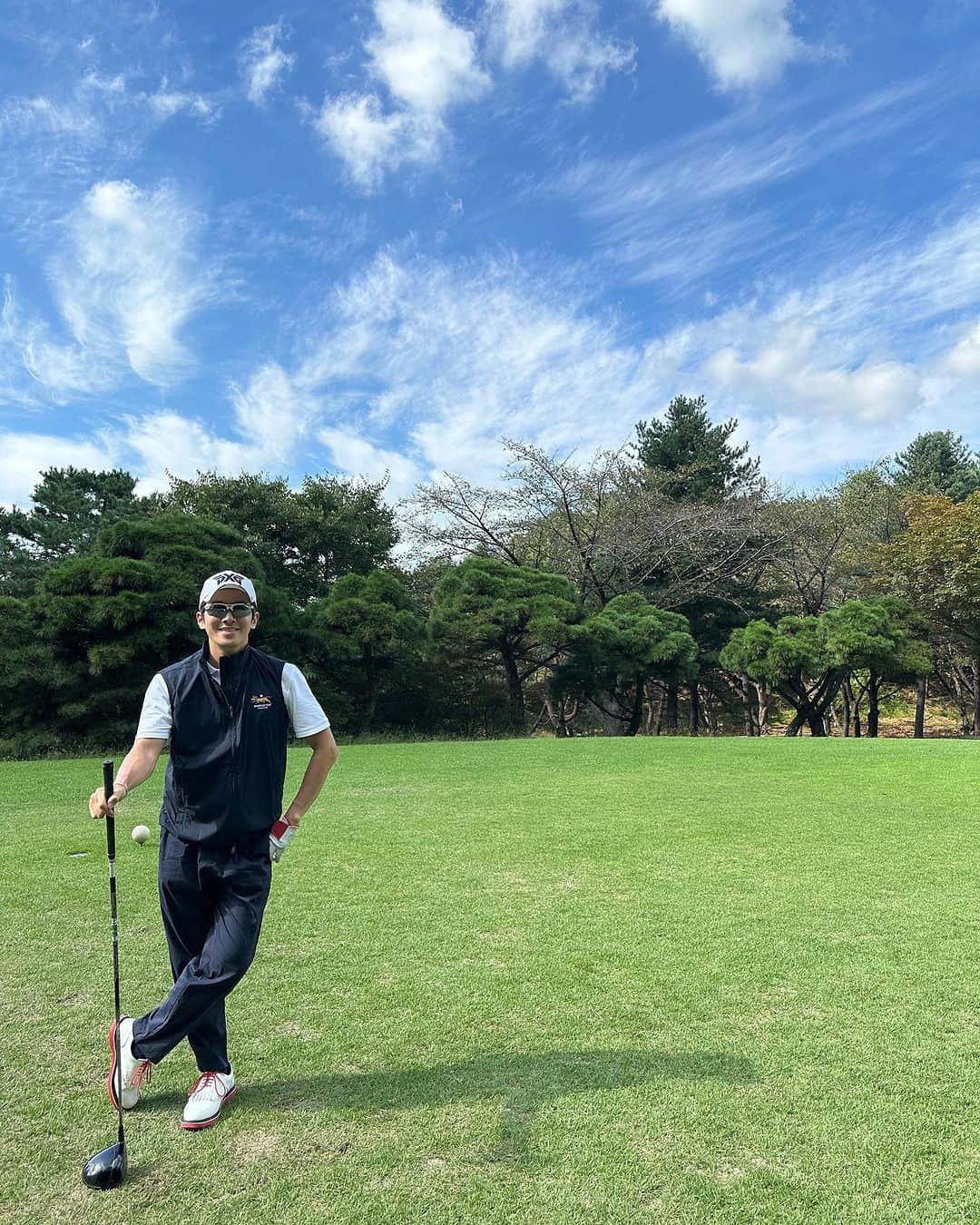 チェ・フィリップのインスタグラム：「가을 골프는 참 좋다.   핫피플 사이에서 Hot하다는 매트캐토스 입고 버디버디.  #매드캐토스 #제일cc #버디」
