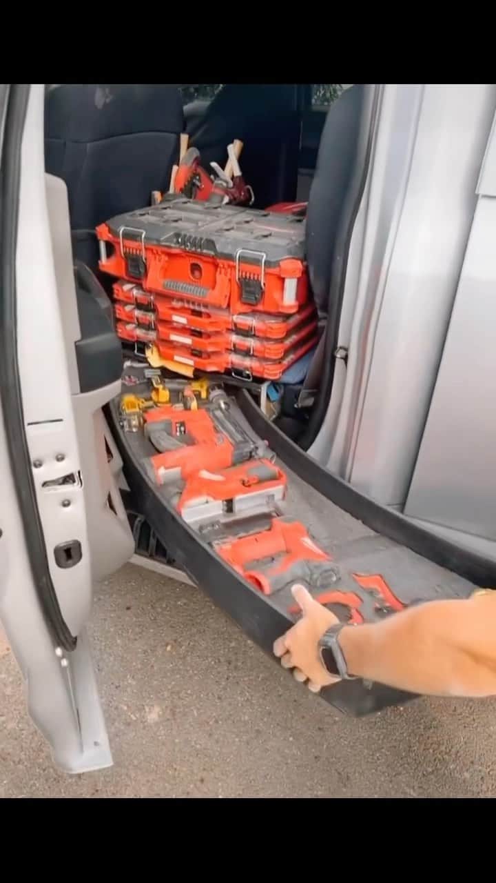 Truck Hubのインスタグラム：「AK magazine slide out drawer 👀😎  -  #truck #duramax #diesel #powerstroke #redneck #trucking #cummins #dodge #ram #ford #car」