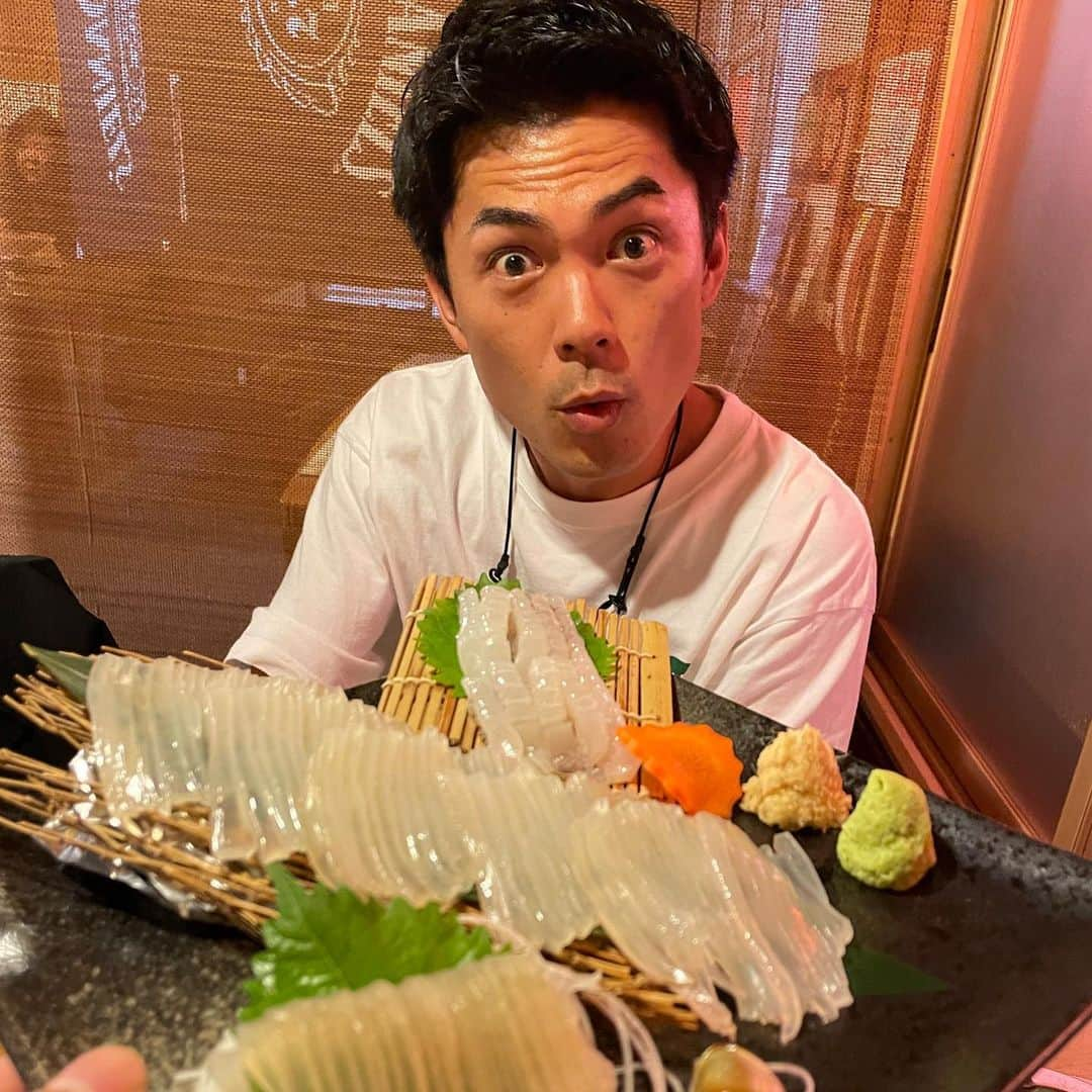 井尻貫太郎さんのインスタグラム写真 - (井尻貫太郎Instagram)「たけだバーベキュー。この男と出会ってからキャンプが好きになった。そしてこの男からとうとう関西のキャンプ芸人を任されました。そしてキャンプ芸人として初の仕事が来ました。嬉しい限りです。出会って10年以上経って気付いたこと。それは彼に写真撮る時の顔のパターンがそんなにない事。 #たけだバーベキュー #キャンプ芸人」9月18日 22時04分 - kantaro_ijiri