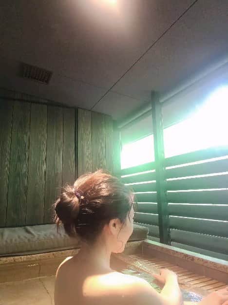 今堀恵理のインスタグラム：「ふふ奈良 @fufu_nara 【特選献立プラン】 四季折々、最高峰の食材を、料理長が腕をふるった特別献立が食べれる  お部屋の景色も御料理も素晴らしい過ぎる  世界的にも有名な建築家である隈研吾が手がけた空間で大人のためのリゾート  部屋からは奈良公園の竹林が眺められ、とても癒されました。  お部屋の天然温泉の露天風呂に入りリフレッシュ💕  ふふシリーズ大好き❤️  #隈研吾  #隈研吾デザイン  #ふふ奈良 #大人のリゾート #fufunara #nara #pr」