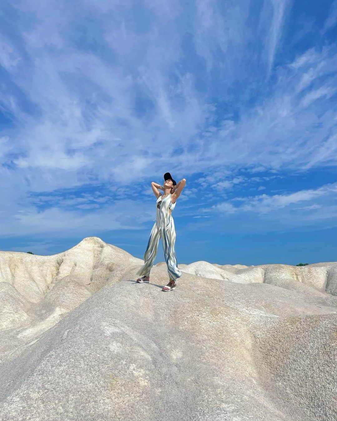 煌月爽矢さんのインスタグラム写真 - (煌月爽矢Instagram)「. . ビンタン島にも足を伸ばしました。  初インドネシア🇮🇩 いつか本島に行ってみたいなー。  @suharacan  タクシー貸切出来るスハラちゃんがめちゃくちゃ丁寧に観光に連れて行ってくれた👏✨ しかも写真もムービーも全部撮ってくれた（笑） 感謝！ 行かれる方は絶対タクシー貸切にした方が良いですよ〜  #ビンタン島 #シンガポールからフェリーで一時間 #インドネシア #bintanisland」9月18日 22時08分 - nakahara.yuuki