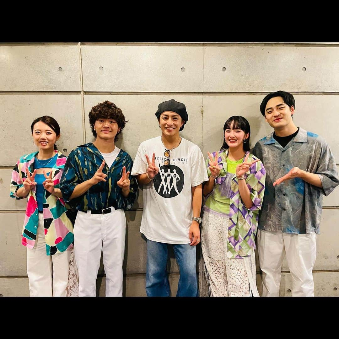 Peppe（緑黄色社会）さんのインスタグラム写真 - (Peppe（緑黄色社会）Instagram)「#真夏のシンデレラ  このドラマに出会えたから「サマータイムシンデレラ」「マジックアワー」に出会えました。私たちにとっても、今年の夏の、最高のプレゼントです。  あたたかくて最高なキャストの皆さん、 撮影スタッフの皆さん、 撮影お疲れ様でした😌😌💫💫」9月18日 22時09分 - peppe1206