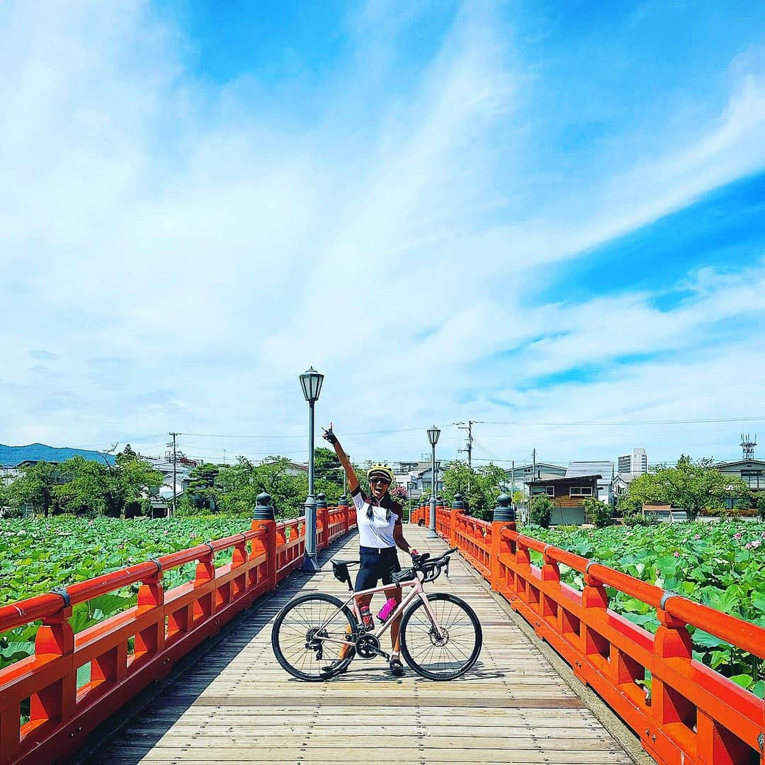 三星マナミのインスタグラム：「#bike 🚴‍♀️  夏が終わってしまう🌞  #自転車  #自転車女子  #グリーンシーズンの楽しみ #自転車旅」