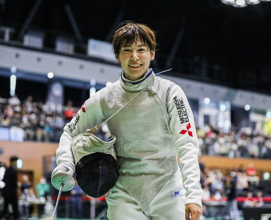宮脇花綸のインスタグラム：「.  【試合結果】 2023全日本選手権　準優勝🥈  予選の日はキレも無く決勝日を迎えるのが本当に不安でした…  家族、会社の皆様、そして沼津の方々の「頑張ってね、応援してます！」という言葉が、私を決勝一本勝負まで連れて行ってくれたと思います✨ 最後は甘さも出ましたが、決勝大会は総じて前向きな内容でした！ 本当にありがとうございました🙏  @yuka13128  最後回りの勝負強さを見せつけられました🫠🫠おめでとう！  next🔜9/28アジア大会  #三菱電機株式会社  ©️日本フェンシング協会」