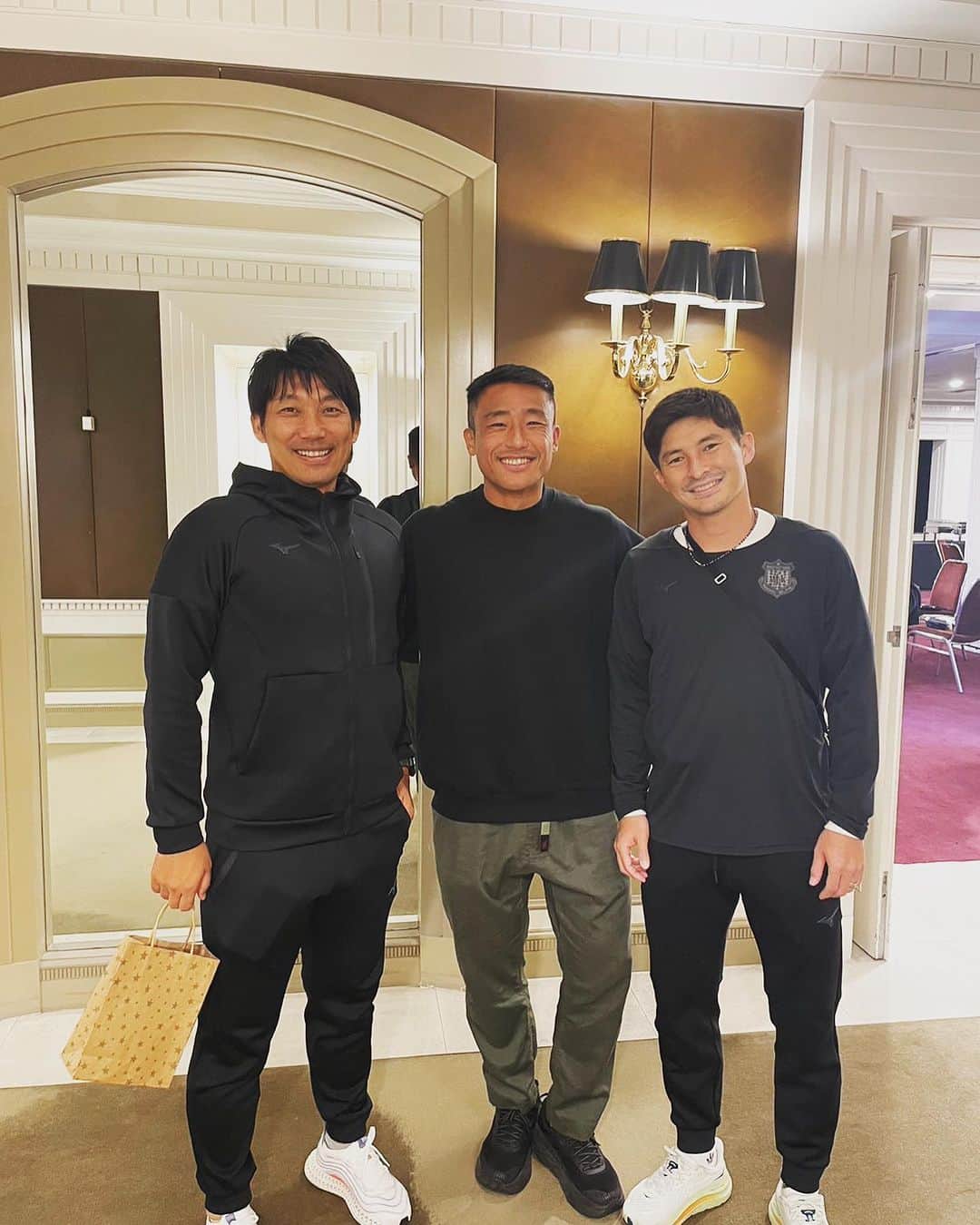 今井智基のインスタグラム：「It's a pleasure to see a couple of friends from @vfk_official  Good luck on Wednesday lads.」