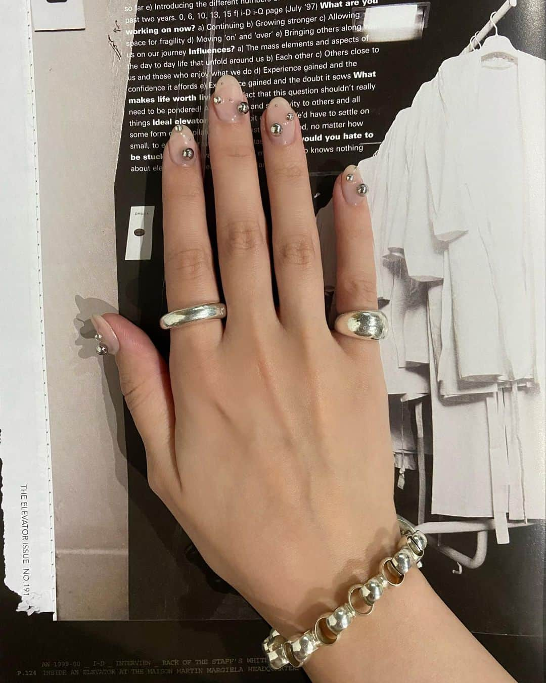 川島レイチェルのインスタグラム：「mirror ball on my nails 🪩」