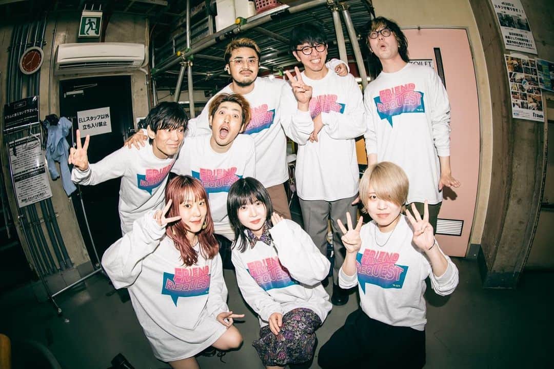 フレンズのインスタグラム：「FRIEND REQUEST TOUR 初日　名古屋公演、ご来場ありがとうございました❤️‍🔥 黒子首の皆様ありがとうございました🌹 @hockrockb  最高の夜ーー🫶  #フレンズ #フレリクツアー #黒子首  photo by @yusuke_mphoto  HBD🔥」