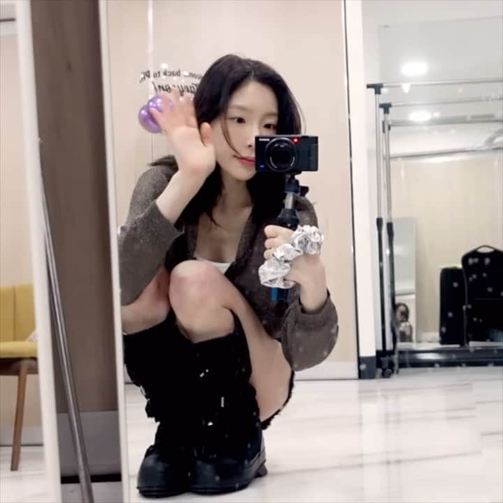TAEYEONのインスタグラム：「TAEYEON VLOG in MANILA 🇵🇭🐈‍⬛  @taeyeon_ss  #태연 #TAEYEON」