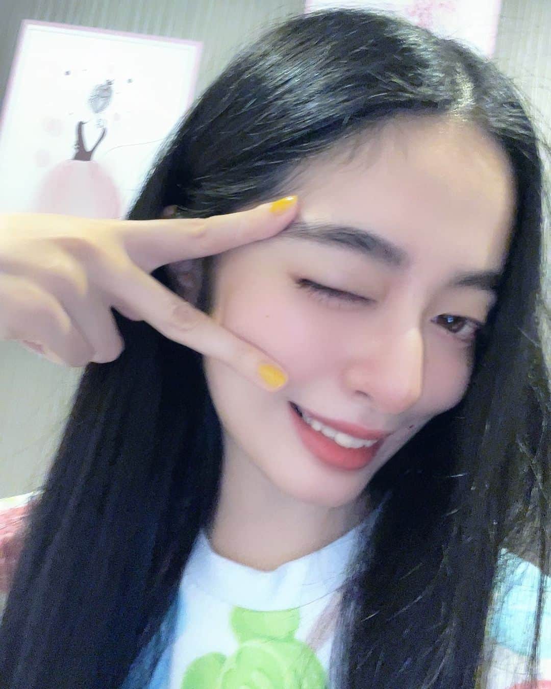 のインスタグラム：「💅した💛🌼 そろそろ秋だから少し暗めの💛💅 #fyp」