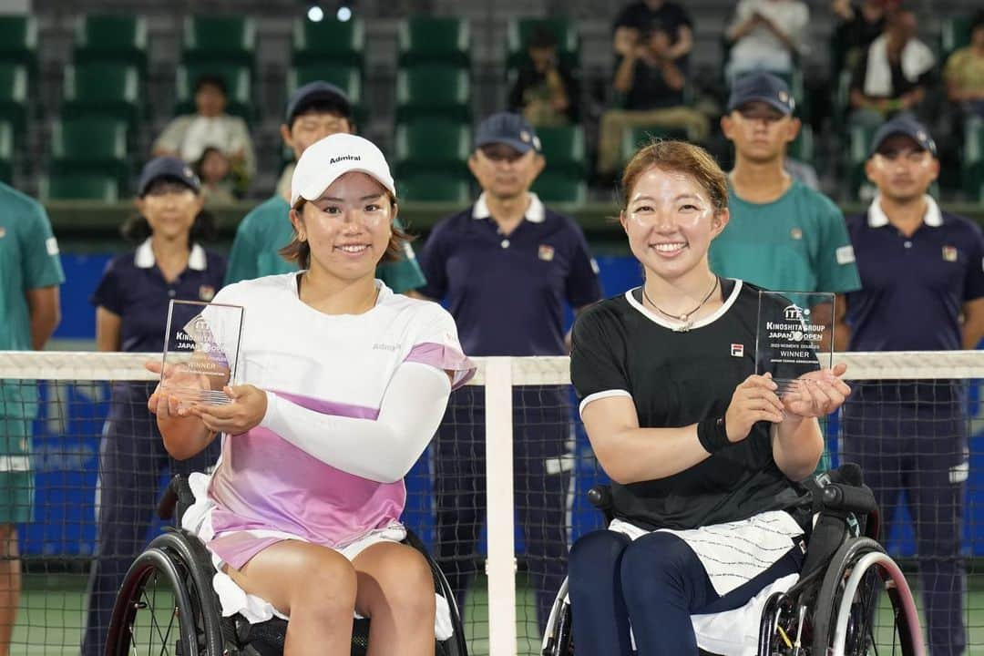 国枝慎吾さんのインスタグラム写真 - (国枝慎吾Instagram)「Debut as tournament director! Good showcase for wheelchair tennis in WTA250 tournament👍 木下グループジャパンオープン、WTAの今大会で初めて車いすテニスが仲間に加わりました。その記念すべき第一回の大会にトーナメントディレクターとして携わりました。 今まで選手としてでは見えなかった事が多く、大会運営の大変さを実感。勉強になりました。 不慣れな事も多くありましたが、選手やスタッフ、トレーナーやリペアの方々、大会スポンサー様の御協力のお陰で、車いすテニスをWTA大会で開催できホッとしています。皆様に心から感謝致します。 会場にお越し頂いた観客の皆様、暑い中有難うございました。 また来年、より良い大会になるように頑張りましょう💪 @kinoshitagroupjapanopen photo:Akira Ando」9月18日 22時28分 - shingokunieda