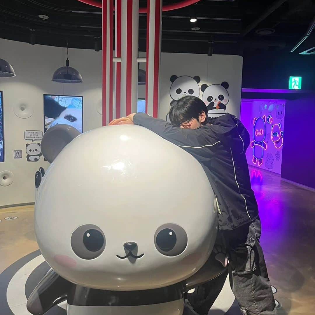 スビンさんのインスタグラム写真 - (スビンInstagram)「쉬는 날 낮」9月18日 22時29分 - page.soobin