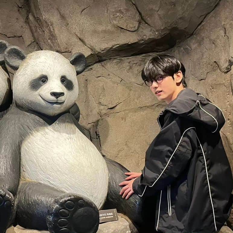 スビンさんのインスタグラム写真 - (スビンInstagram)「쉬는 날 낮」9月18日 22時29分 - page.soobin