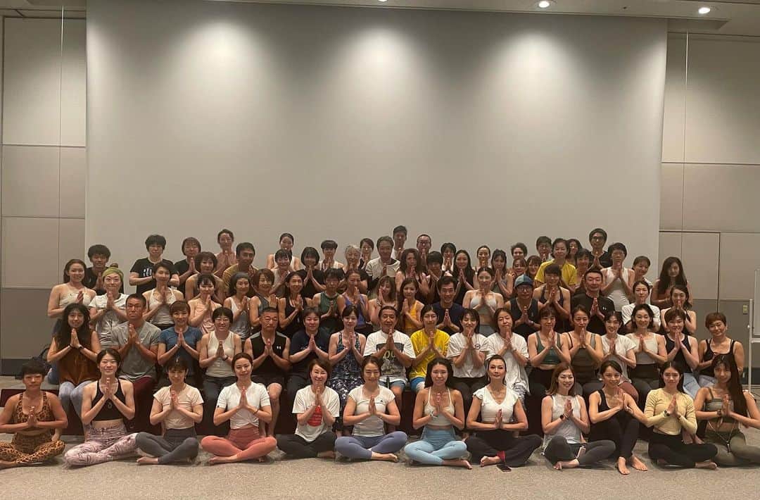 Ken Harakumaのインスタグラム：「@yogafestjp  最終日ケンハラクマのアシュタンガヨガプライマリーシリーズ&プラナヤマ・瞑想クラス❣️ ご参加いただいた皆さん、デモンストレーションの3名の講師 @fumiinaa_yoga  @marikokawakami_yoga  @u_ka_music  ヨガウェア提供いただいた @easyogajp 、 ヨガフェスタ運営事務局スタッフの皆さん、ありがとうございました🙏🙏🙏 ❤️❤️❤️ @international_yoga_center」