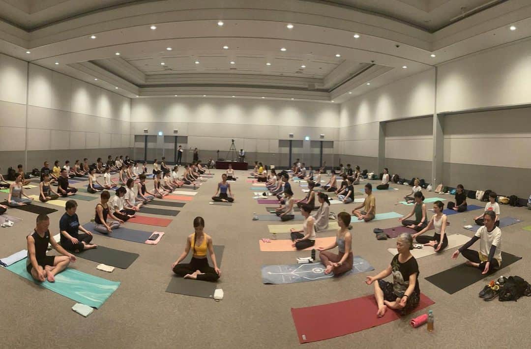 Ken Harakumaさんのインスタグラム写真 - (Ken HarakumaInstagram)「@yogafestjp  最終日ケンハラクマのアシュタンガヨガプライマリーシリーズ&プラナヤマ・瞑想クラス❣️ ご参加いただいた皆さん、デモンストレーションの3名の講師 @fumiinaa_yoga  @marikokawakami_yoga  @u_ka_music  ヨガウェア提供いただいた @easyogajp 、 ヨガフェスタ運営事務局スタッフの皆さん、ありがとうございました🙏🙏🙏 ❤️❤️❤️ @international_yoga_center」9月18日 22時41分 - kenharakuma
