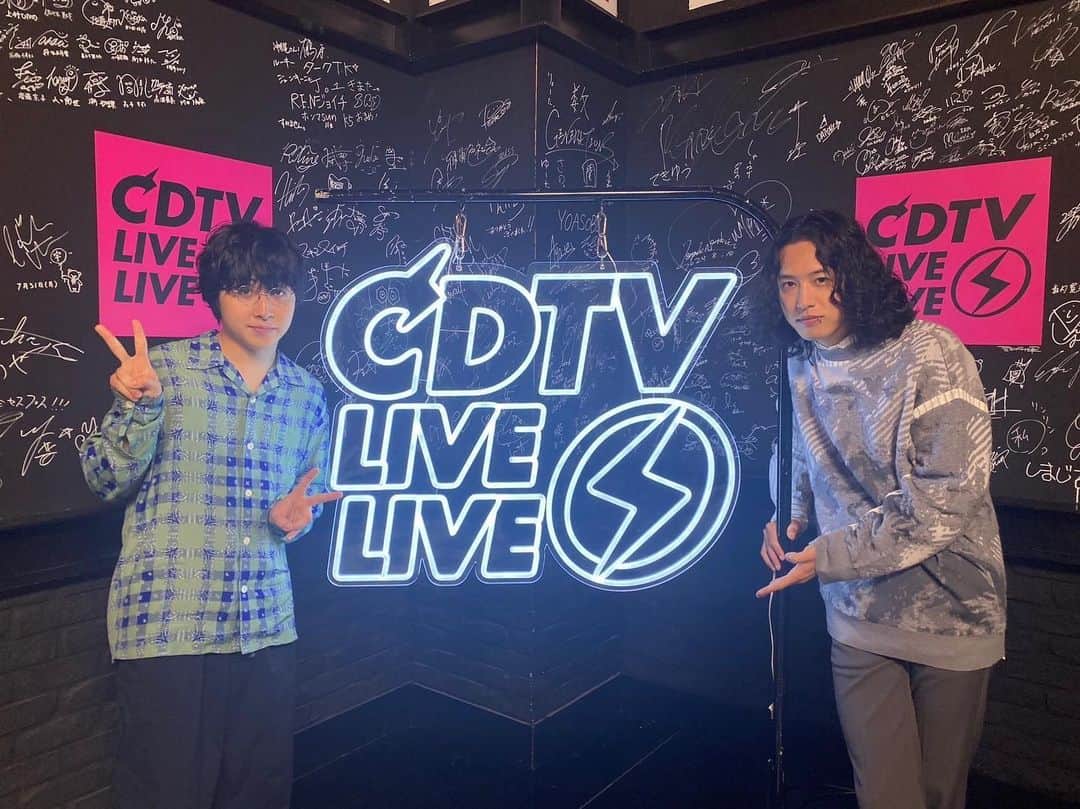 キタニタツヤのインスタグラム：「#cdtvライブライブ ありがとうございました！めちゃくちゃ緊張しました…。  キタニさんと！📷🥲🫶🙏」