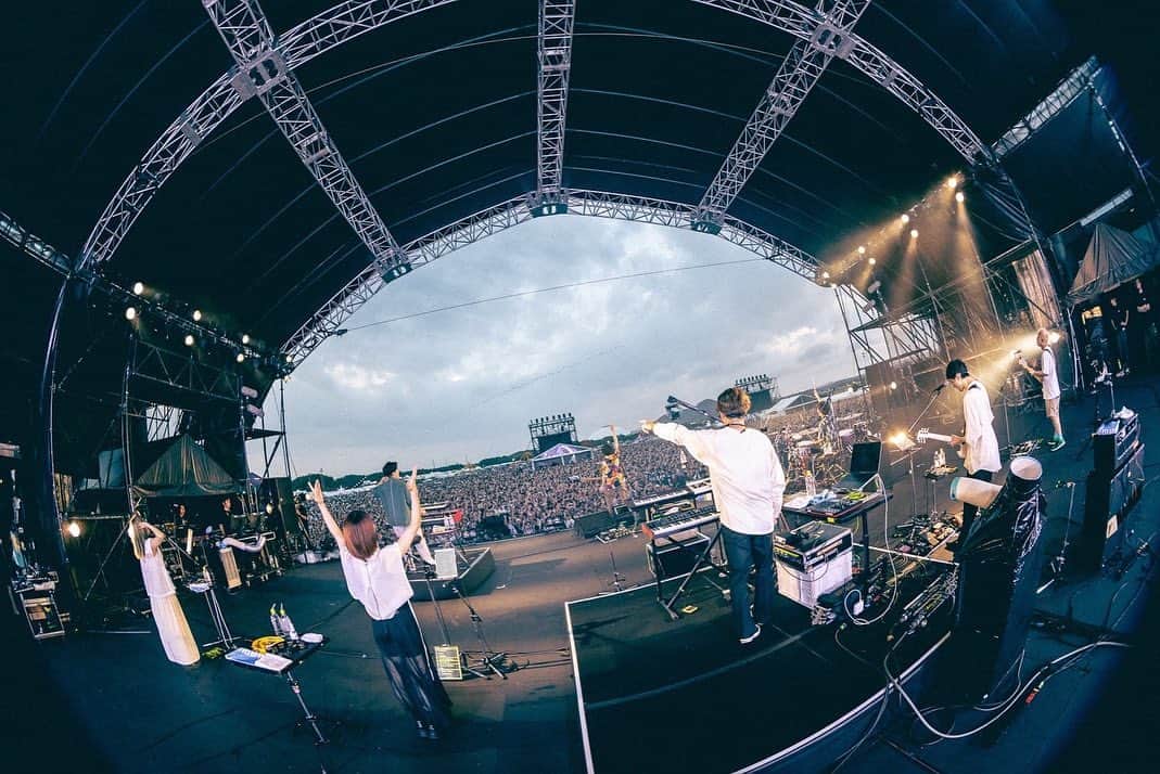 片岡健太さんのインスタグラム写真 - (片岡健太Instagram)「¨WILD BUNCH FEST. 2023¨  大きな歌声を聴かせてくれてありがとう。 嵐や疫病に何度も阻まれたワイバンが完走しきれたということが自分のことのように嬉しい。  おかえりワイルドバンチ。  Photo @sotarogoto   #ワイバン #wbf #sumika」9月18日 22時45分 - kentakataoka