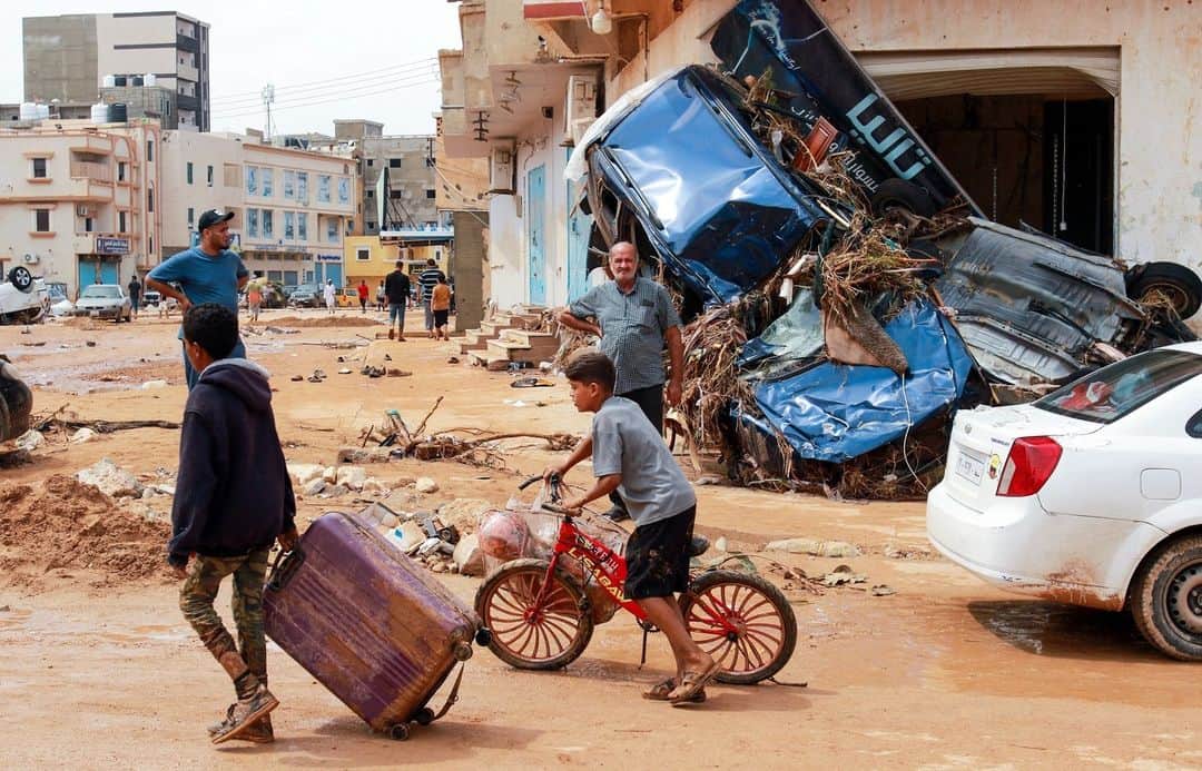 TIME Magazineさんのインスタグラム写真 - (TIME MagazineInstagram)「At least 11,300 are dead and more than 10,000 missing in Libya after devastating floods swept through the city of Derna.  Here, photographs from the disaster that include images of the flooding caused by Storm Daniel, people scanning the list of missing people, and a boy pulling a suitcase past debris in a flash-flood damaged area.  Link in bio.  Photographs by Jamal Alkomaty—AP; Esam Omran Al-Fetori—Reuters; AFP/Getty Images」9月18日 22時46分 - time