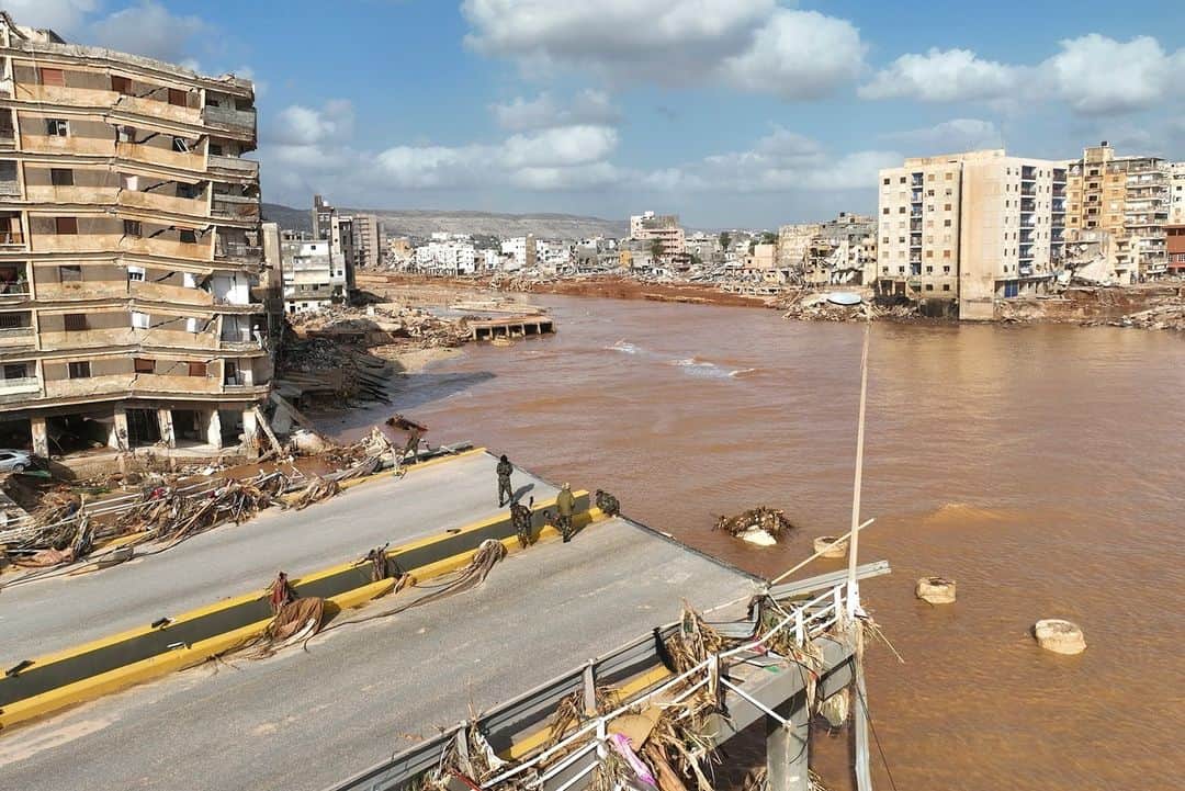 TIME Magazineさんのインスタグラム写真 - (TIME MagazineInstagram)「At least 11,300 are dead and more than 10,000 missing in Libya after devastating floods swept through the city of Derna.  Here, photographs from the disaster that include images of the flooding caused by Storm Daniel, people scanning the list of missing people, and a boy pulling a suitcase past debris in a flash-flood damaged area.  Link in bio.  Photographs by Jamal Alkomaty—AP; Esam Omran Al-Fetori—Reuters; AFP/Getty Images」9月18日 22時46分 - time