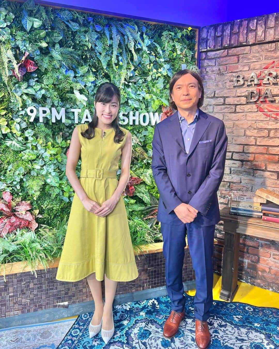 竹内里奈のインスタグラム：「🌹バラいろダンディ アシスタント🌹  ご覧いただいた方 ありがとうございました🙇‍♂️✨  今日で本当に本当の、 区切りになります。  温かいバラダン視聴者の皆さんの声や、 バラダンのスタッフと出演者の方々のお陰で、 夢のようなチャンスをいただき、 最高ーーにっ、楽しかったです😆🩷 8〜9月とありがとうございました🙇‍♀️  ふかわさんから放送中に いただいた言葉は一生大切にします😢✨ 芸能のお仕事続けてきて良かったと今日思えました。  またそのうち？いつか？ お目にかかれますように☺️🌸 感謝を込めて🫶 ・ ・ ・ ・ ・ #ふかわりょう さん #バラダン #バラいろダンディ #tokyomx #竹内里奈」