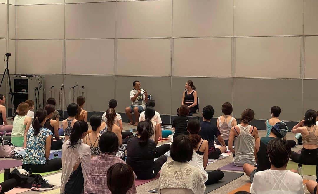 Ken Harakumaさんのインスタグラム写真 - (Ken HarakumaInstagram)「@yogafestjp  最終日❣️ SHIHO x KENコラボクラス。 益々キレイに磨きがかかったSHIHOちゃんのガイドで心地よい楽しいクラスになりました❣️ @international_yoga_center  @shiho_style  @yogafestjp」9月18日 22時54分 - kenharakuma