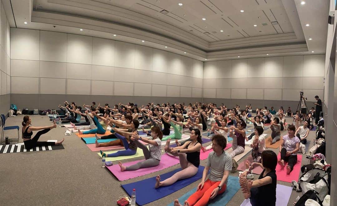 Ken Harakumaさんのインスタグラム写真 - (Ken HarakumaInstagram)「@yogafestjp  最終日❣️ SHIHO x KENコラボクラス。 益々キレイに磨きがかかったSHIHOちゃんのガイドで心地よい楽しいクラスになりました❣️ @international_yoga_center  @shiho_style  @yogafestjp」9月18日 22時54分 - kenharakuma
