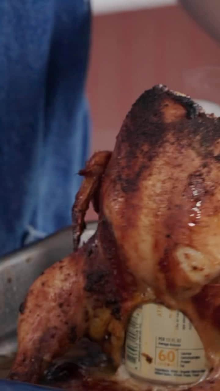 のインスタグラム：「Cooking beer can chicken…(second time)  First time I tried to make it I crashed and burned it wasn’t pretty. Second time is looking a little better…still crashed but tasted great.   The tiny chicken seasoned with @momofukugoods spicy salt and @athleticbrewing (cerveza athletica makes a great pan sauce)」