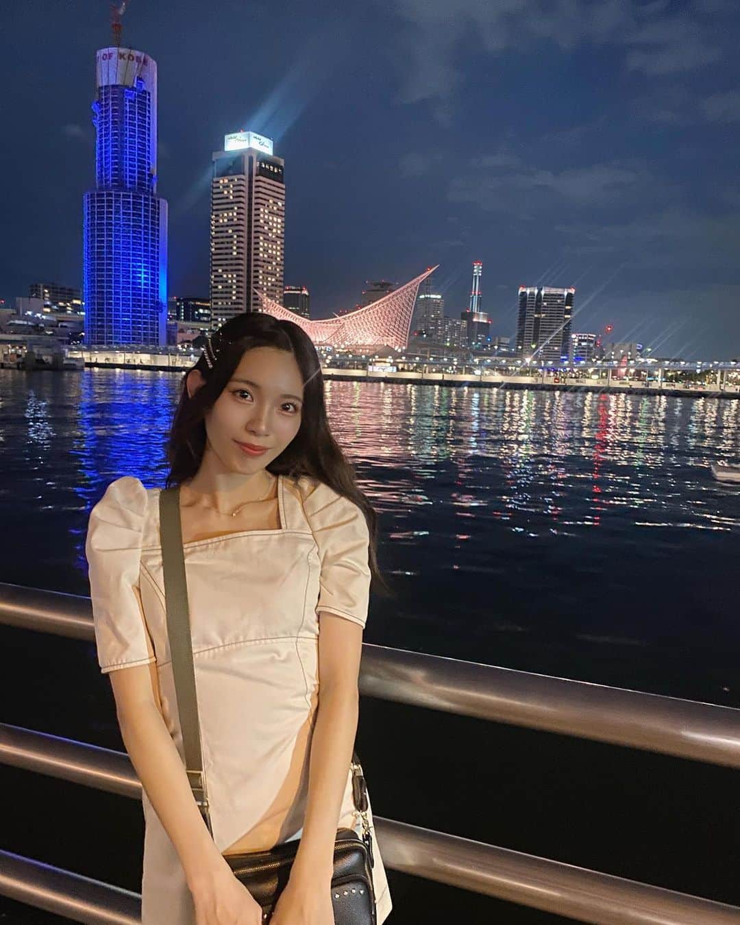のインスタグラム：「. . 中学校の修学旅行ぶりに見た景色🌉 . #兵庫 #神戸 #夜景 #神戸夜景 #メリケンパーク」